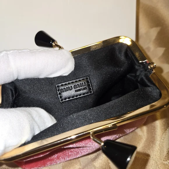 Miu Miu Red Velvet Kiss Lock Coin Purse GWP New In Box - Picture 4 of 9
